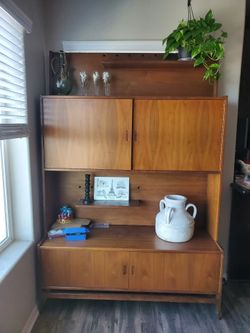 Mid Century Sideboard Credenza Buffet and Hutch Display Cabinet