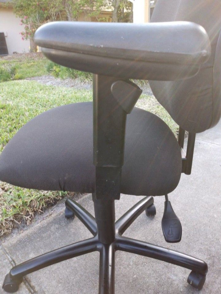 Roller Office Chair Rolling 3 Levers For Multiple Back Positions. Great Support