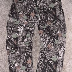 Iron Co. Camouflage Cargo Pants – Size L (32” Inseam)
