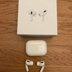 Apple AirPods Pro with Wireless Charging Case
