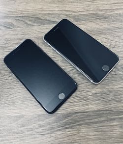  iPhone SE 64GB /Unlocked /Desbloqueado**  (eSIM Compatible) 