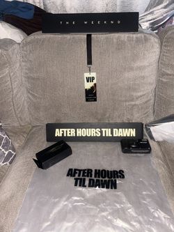 The Weekend VIP Camera,Poster, And VIP Tour Chain