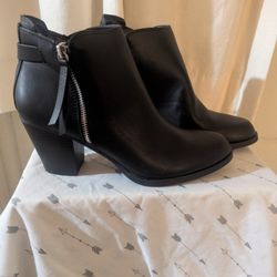 Women's Size 10 black Boots