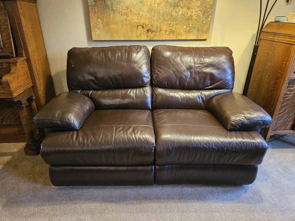 Leather Basset Reclining Loveseat for Sale in Puyallup, WA OfferUp