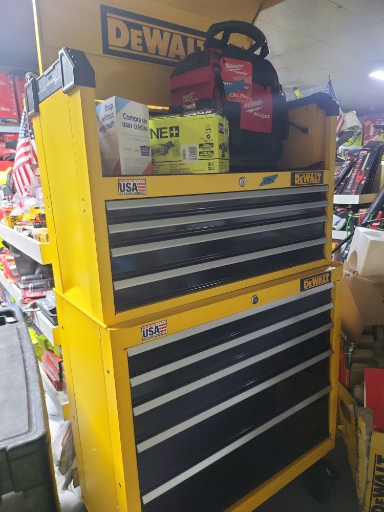 DEWALT 42"IN TOOL BOX NEW