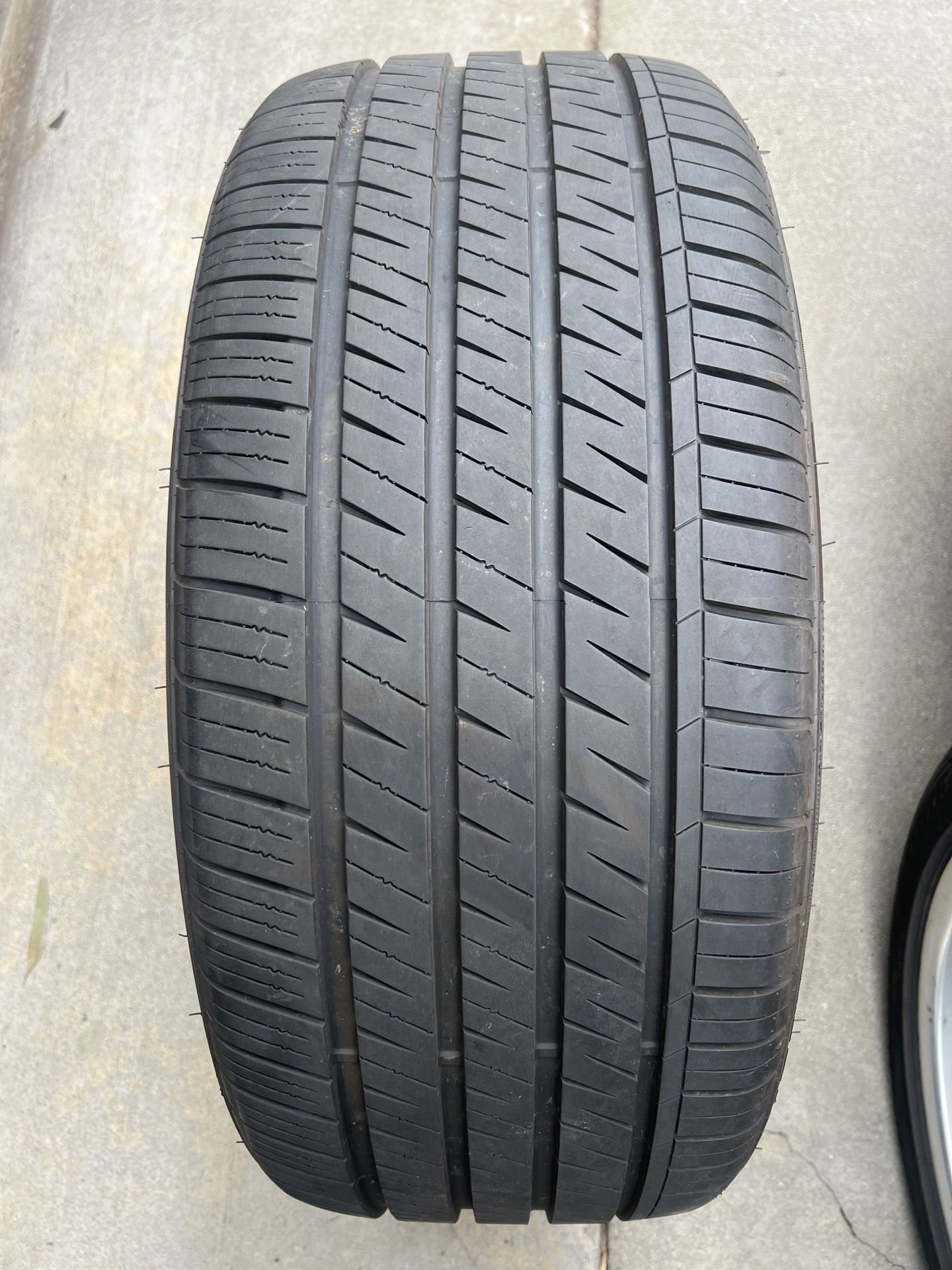1 Landspider Tire 265/40/22