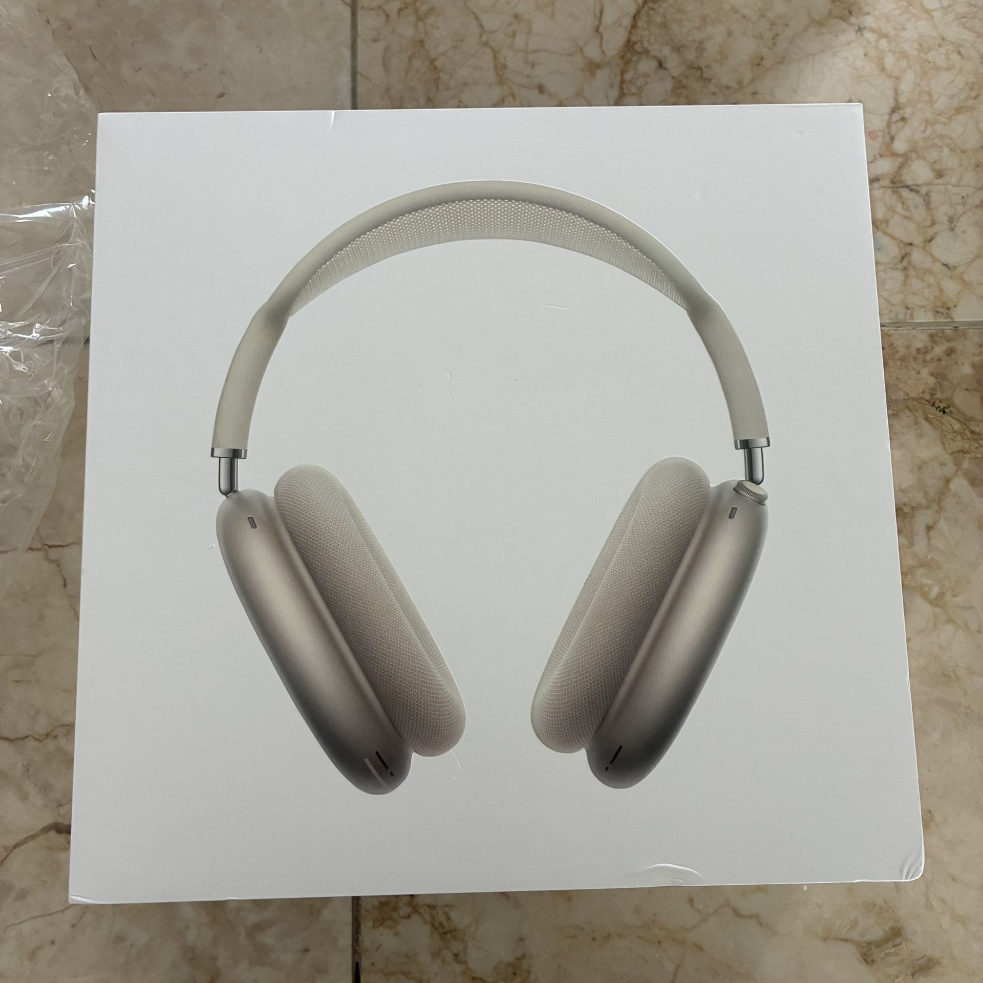 White AirPod Max’s