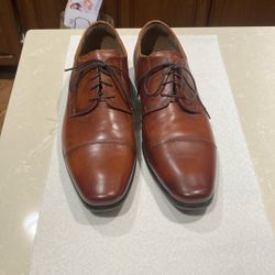 Florsheim Men’s Dress Shoes ( Size 10) Only Worn 1x