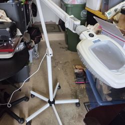 Magnifying lamp with lighting and roller stand Led Working Well Facials Electric Work Dentist Etc 
