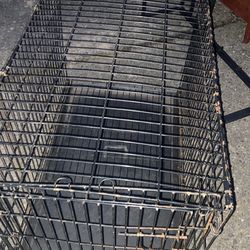 Pet crate size 36 length  price 35$  pick up   E   72   and  grand view    E   Tacoma