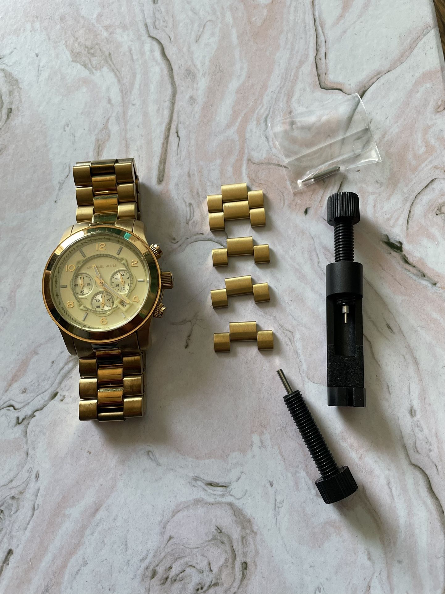 Michael Kors Gold Watch (READ DESCRIPTION)