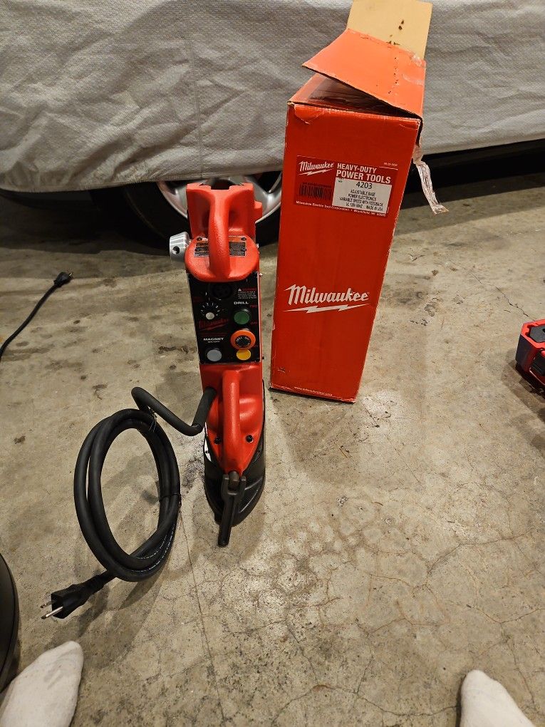 MILWAUKEE ADJUSTABLE BASE POWER VARIABLE SPEED WITH FEEDBACK