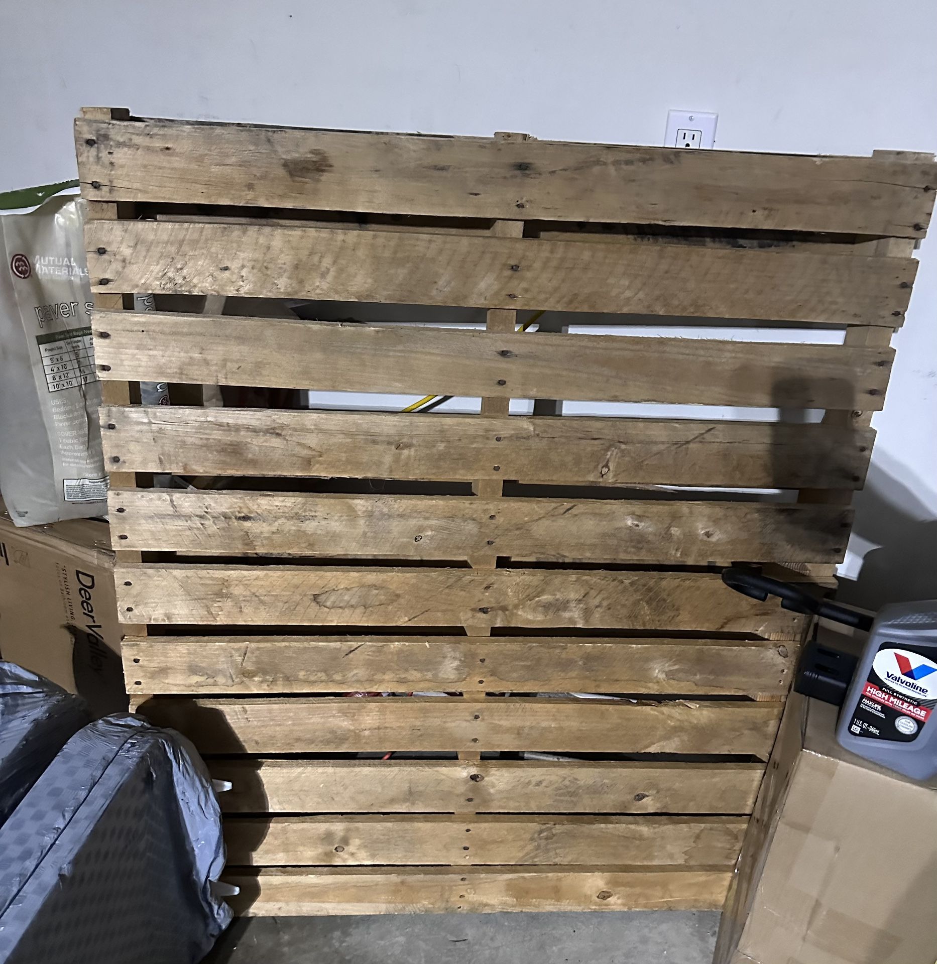 Free wooden pallet