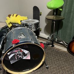 Tama Drum Set