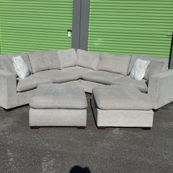 FREE DELIVERY AND INSTALLATION - Thomasville 7 Pieces Lowell Modular Sectional plus 2 ottomans