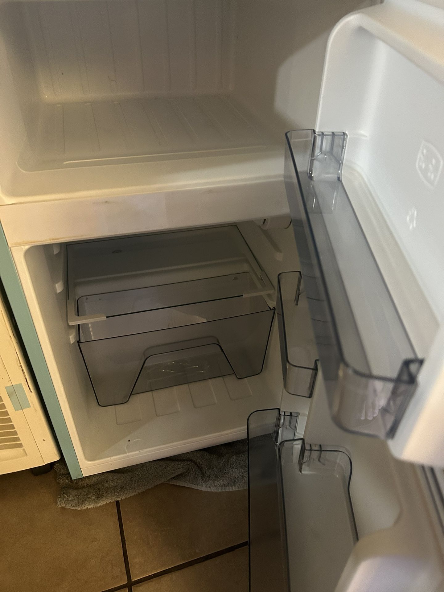 GALANZ BLUE MINI FRIDGE