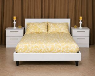 QUEEN SIZE BED AND TWO NIGHTSTANDS ( MATTRESS NOT INCLUDED) 🆕️