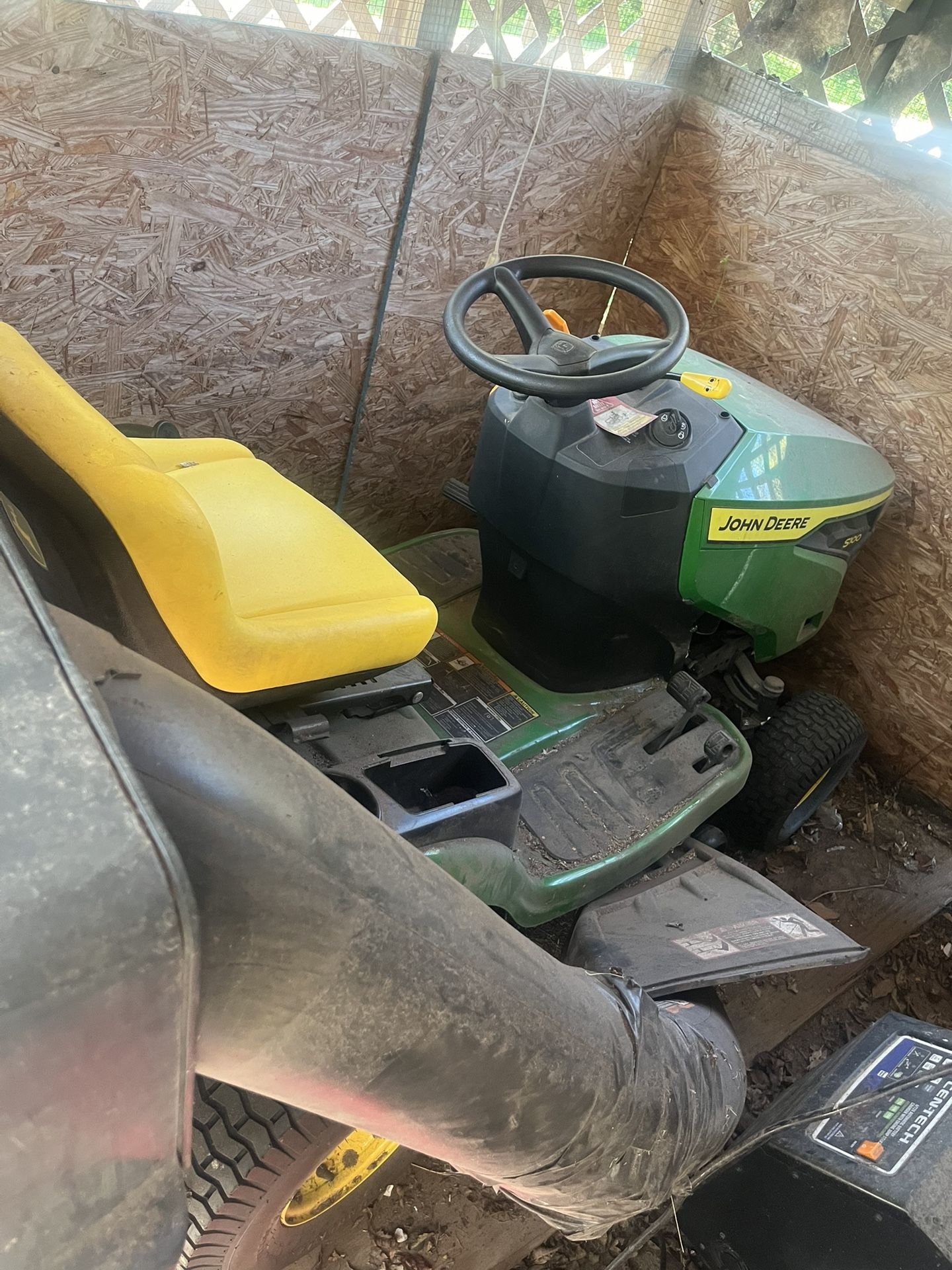 John Deere Riding Lawn Mower