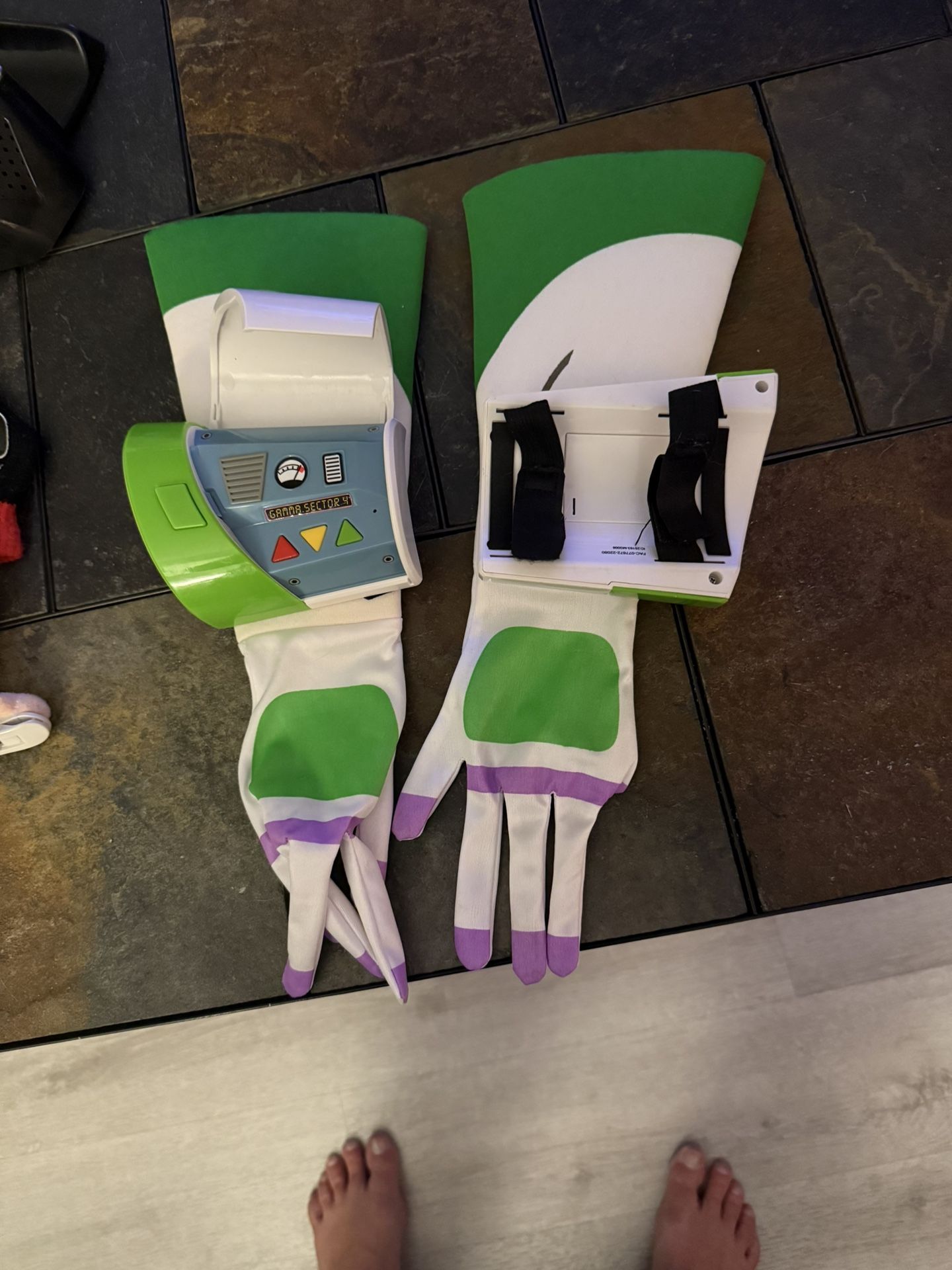 Buzz Lightyear’s Kid’s Gloves
