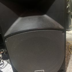 Mackie thump 15 Powered Speaker(as-is)