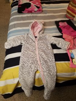 Baby winter clothes size 9-12 m brand new