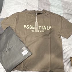 Essentials tee