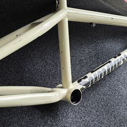 Sunday 2025 Wavelength 21in. Frame