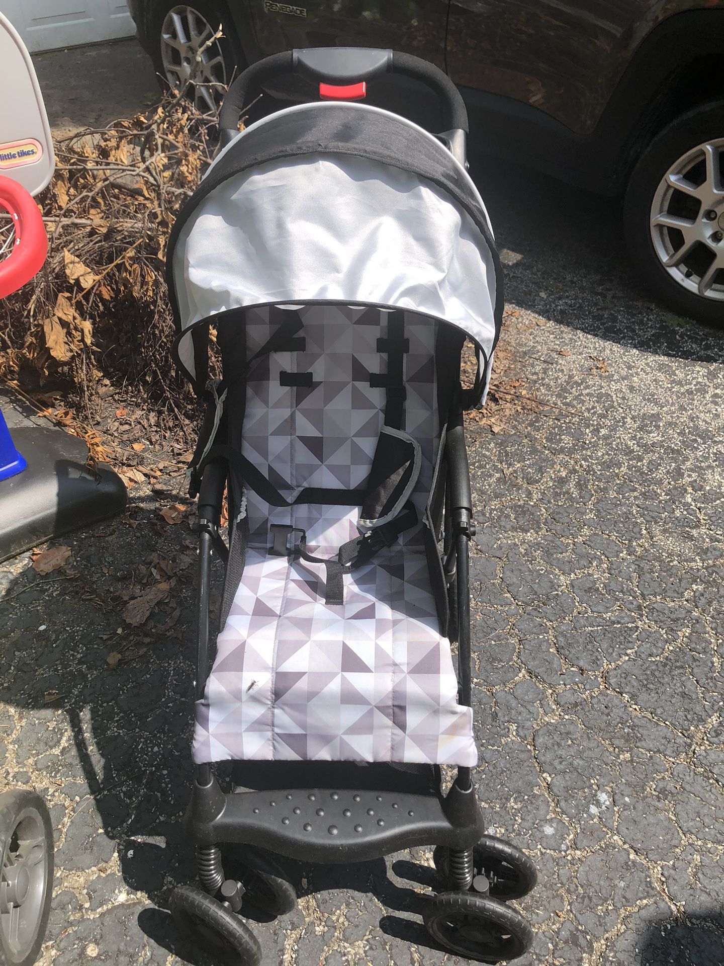 Cloud Sport Literally Like New Foldable Stroller With Hood