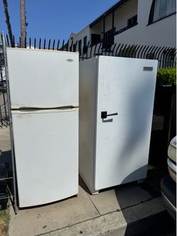 Free Furniture (Curbside Pickup)