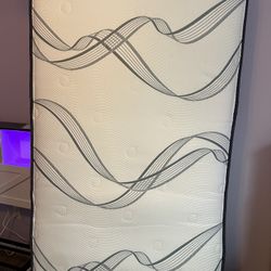 2 Twin Mattress Xl Brand New Condition 