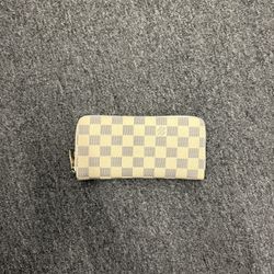 White LV Woman’s Wallet