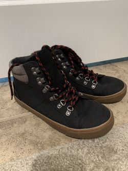 Old Navy Boots/Shoes. Size 6Y