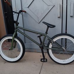 BMX.       ELITE.          20"tires 