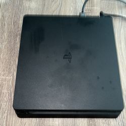 PLAYSTATION 4 SLIM