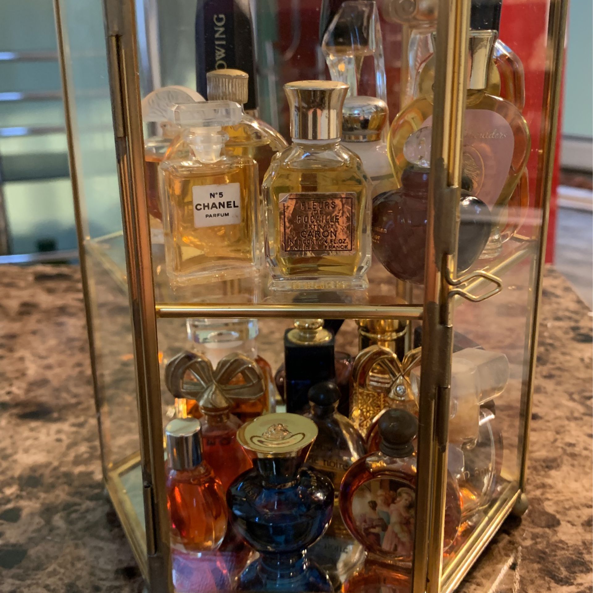 21 Perfumes In In Glass Case