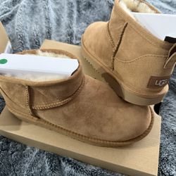 Ultra mini Uggs 