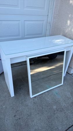 Table with mirror