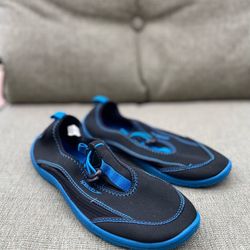kids swimming shoes