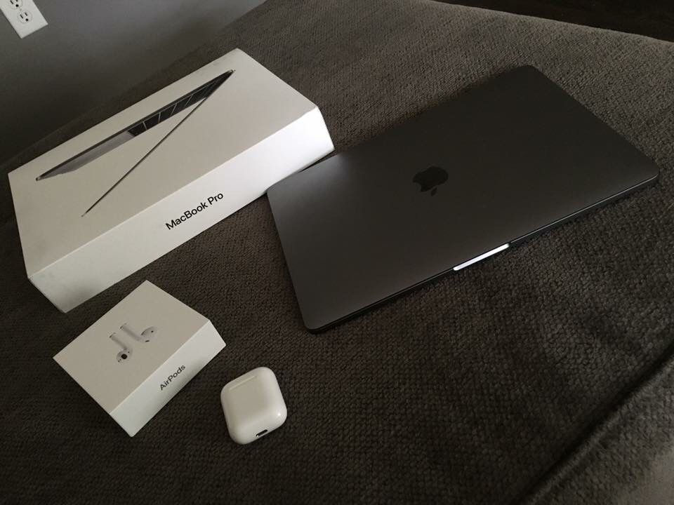 Apple MacBook, Apple AirPods, iPad Pro