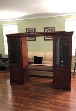 Entertainment center