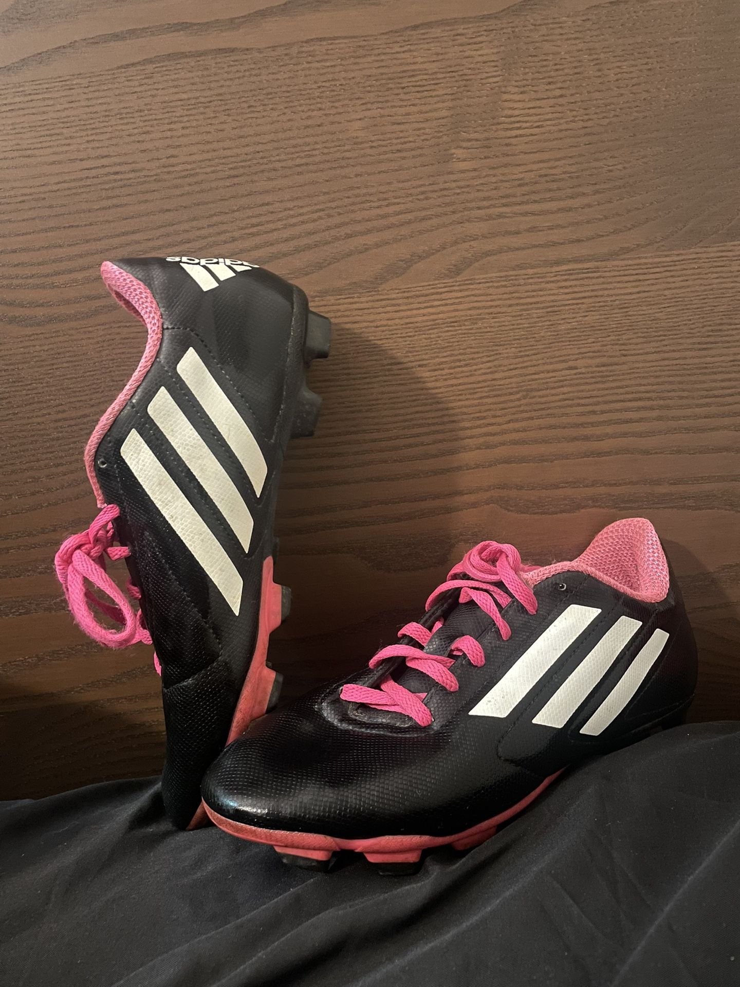 Adidas girl cleats🩷
