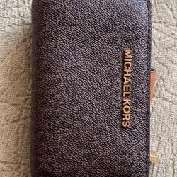 BASICALLY NEW MK WALLET In EXCELLENT CONDITION 