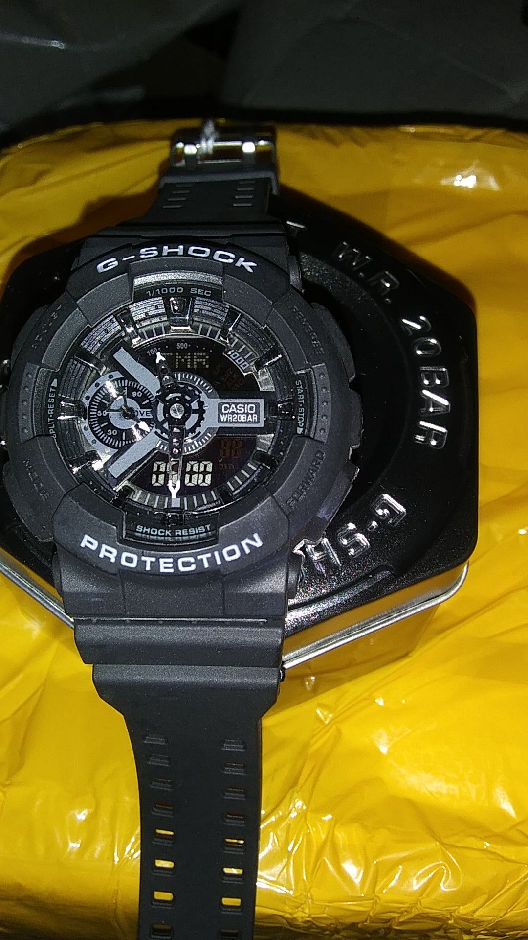 G shock watch with case