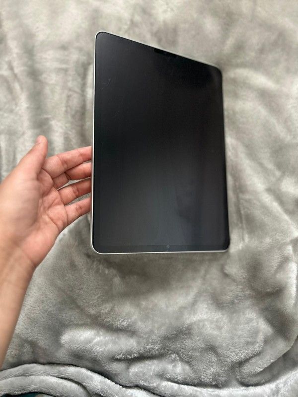 Gently used 2021 Apple iPad Pro 11″ (256GB, Wi‑Fi) – Silver + Apple Pencil 2nd Gen + Case