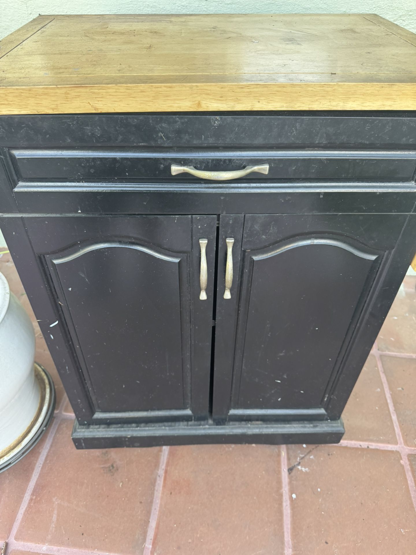 Kitchen cabinet storage
