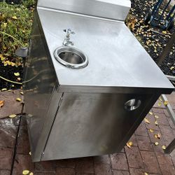 B & W Stainless Cabinet W/ Water Fountain Rinse