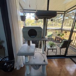 Cat treehouse