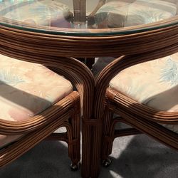 Lovely Glass Table W 4 Chairs