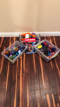 Magna Tiles (at least 150 tiles)