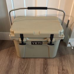 YETI Cooler - Excellent Condition